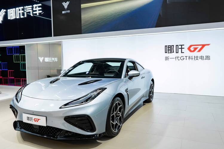 东莞85哪吒汽车在智能汽车领域的表现，领途汽车在新能源汽车市场中的影响力